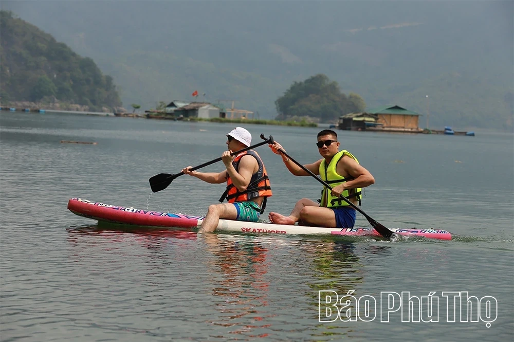 Exploring Hoa Binh Lake Tourism
