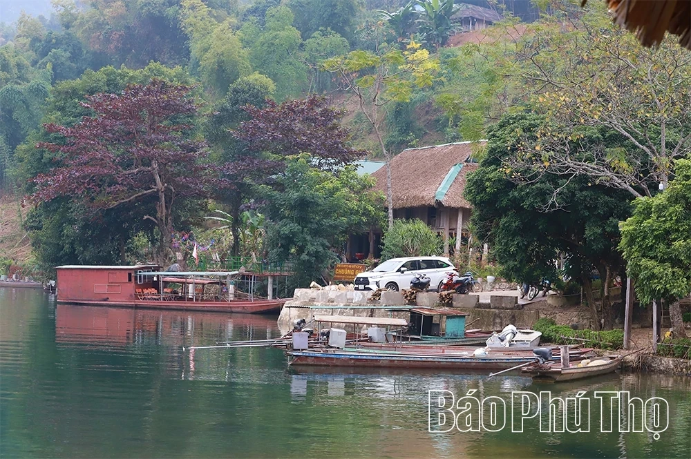 Exploring Hoa Binh Lake Tourism
