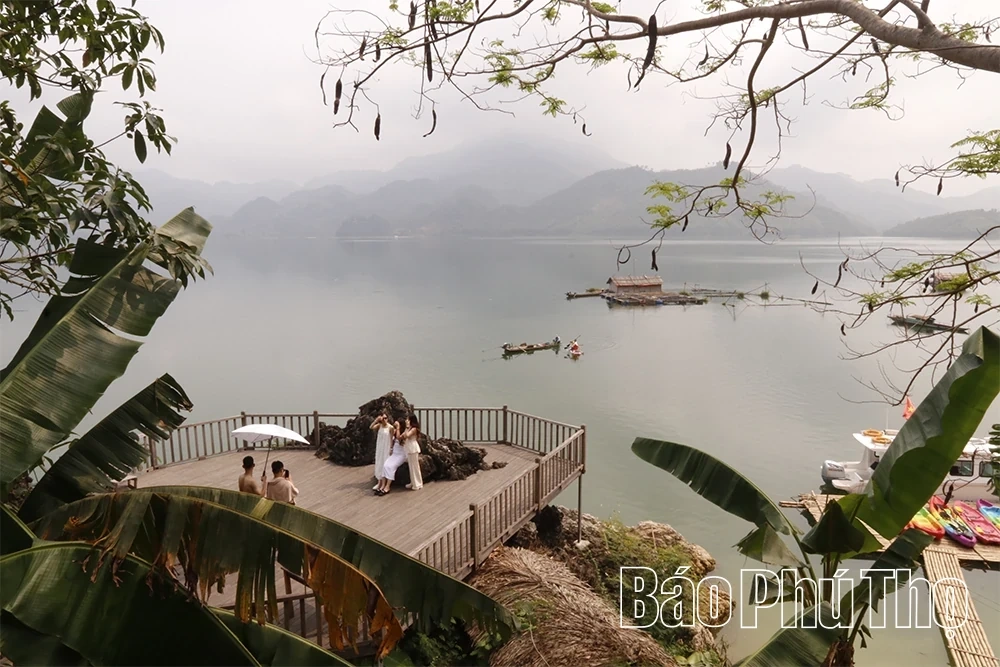Exploring Hoa Binh Lake Tourism