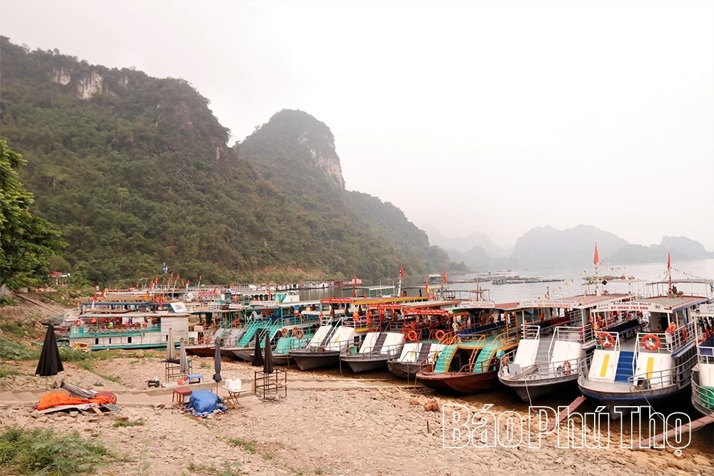 Exploring Hoa Binh Lake Tourism