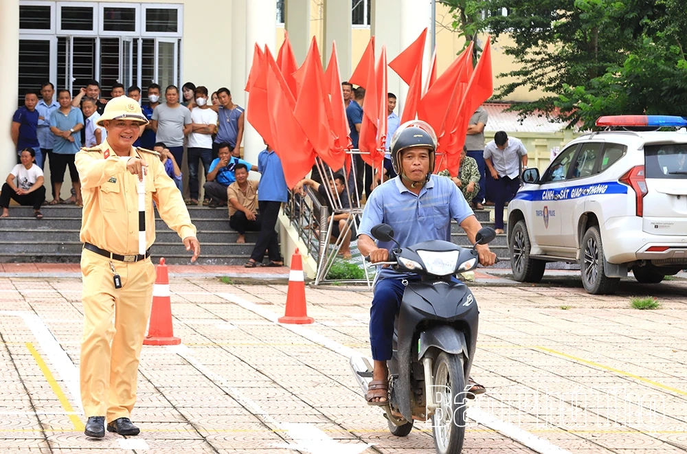 Tuyên truyền, nâng cao kỹ năng và văn hóa giao thông cho người dân