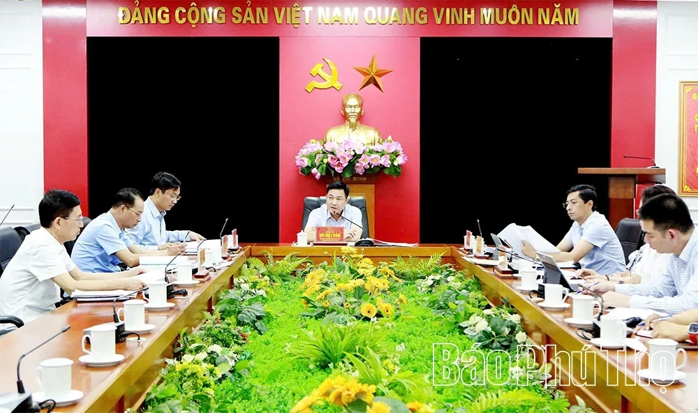 Vice Chairman of the Provincial Peoples Committee Vu Viet Van Listens to Reports on Social Housing and Urban Development Projects