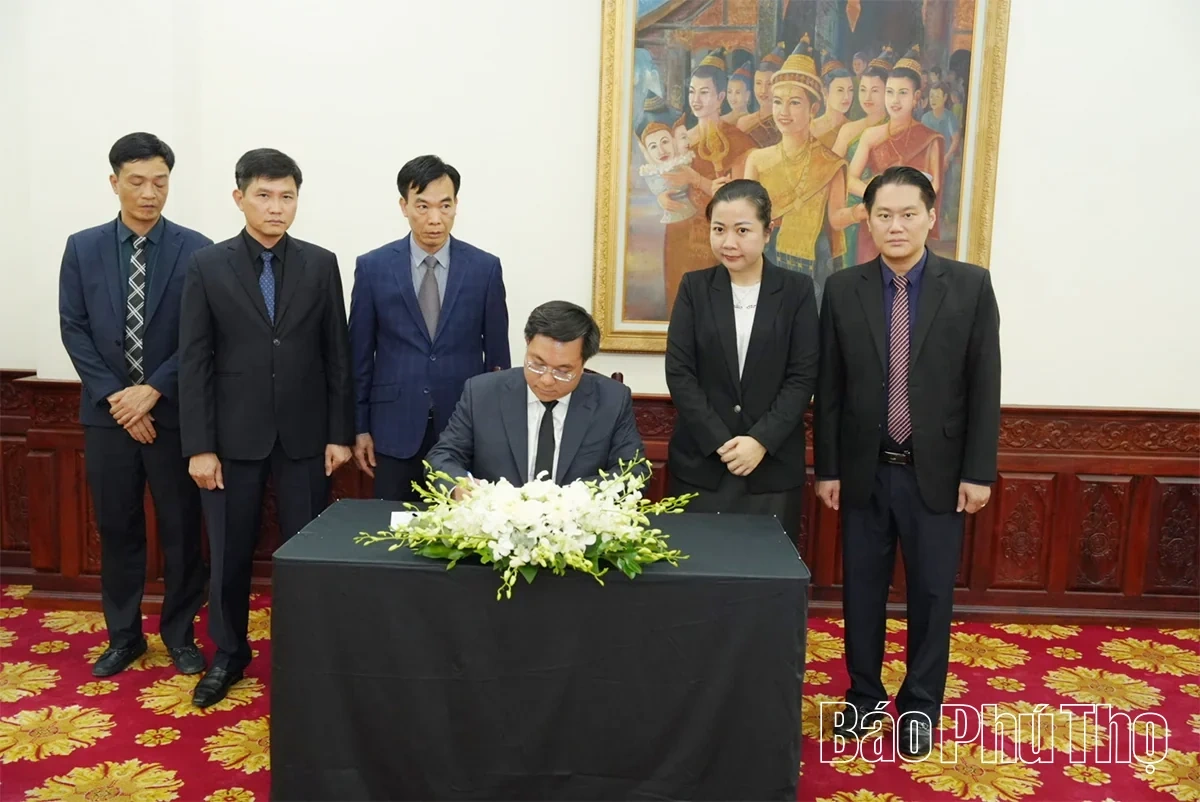 Phu Tho Provincial Leaders Pay Respects to President of the Lao National Assembly