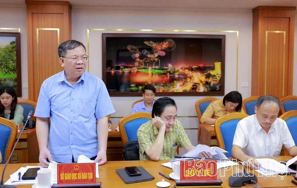 Vice Chairman of the Provincial Peoples Committee Nguyen Khac Hieu Listens to Report on Social Security Scheme