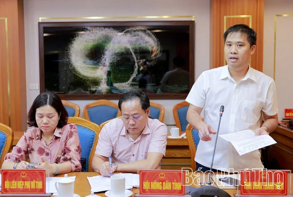 Vice Chairman of the Provincial Peoples Committee Nguyen Khac Hieu Listens to Report on Social Security Scheme