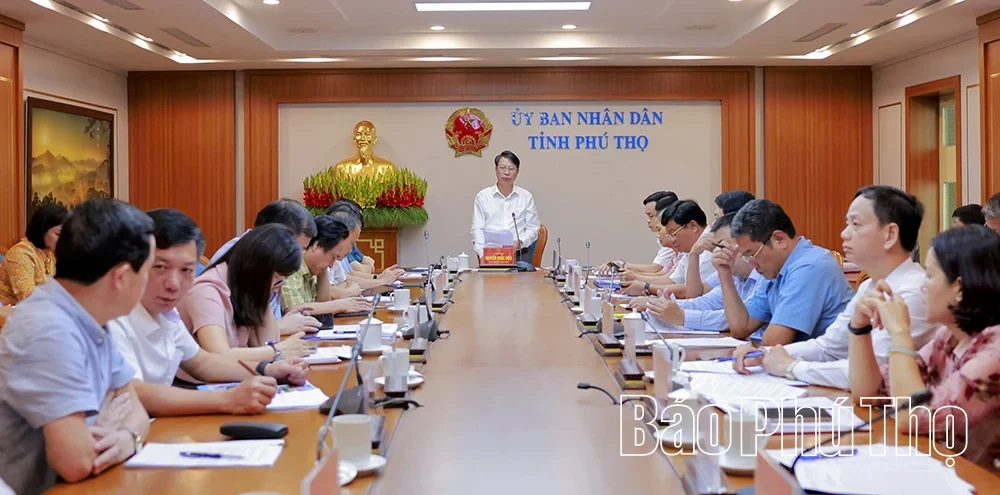 Vice Chairman of the Provincial Peoples Committee Nguyen Khac Hieu Listens to Report on Social Security Scheme