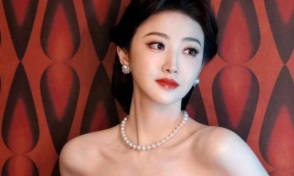 Cú trượt đau của Đệ nhất mỹ nữ Bắc Kinh
