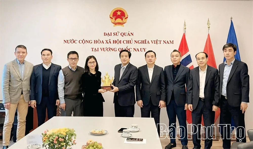 Enhancing Coordination with Vietnamese Embassies in Russia, Norway, and Denmark to Boost Investment Attraction into Phu Tho Province