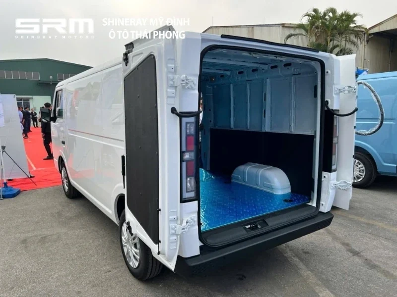 Doanh nghiệp giao nhận có nên chuyển sang xe van điện?