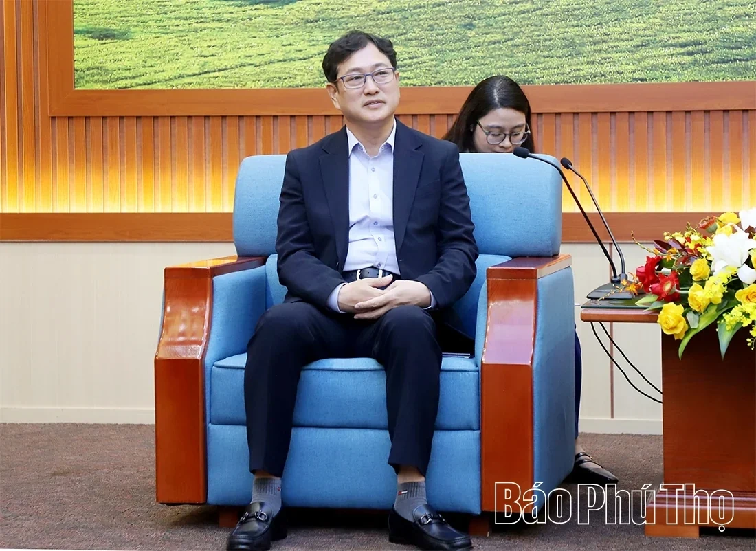 Strengthening Cooperation in Supporting Industry Development and High-Tech Human Resource Training Between Phu Tho Province and Samsung Group
