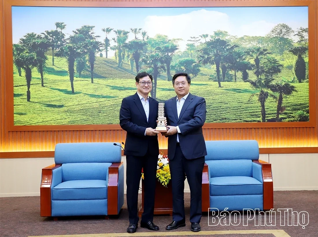 Strengthening Cooperation in Supporting Industry Development and High-Tech Human Resource Training Between Phu Tho Province and Samsung Group