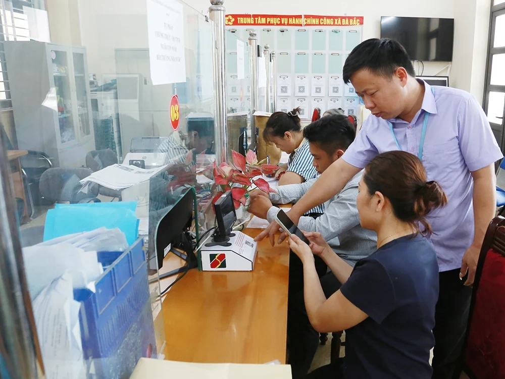 Chuyển đổi số đưa tiện ích đến gần người dân