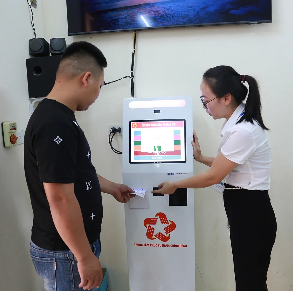 Chuyển đổi số đưa tiện ích đến gần người dân