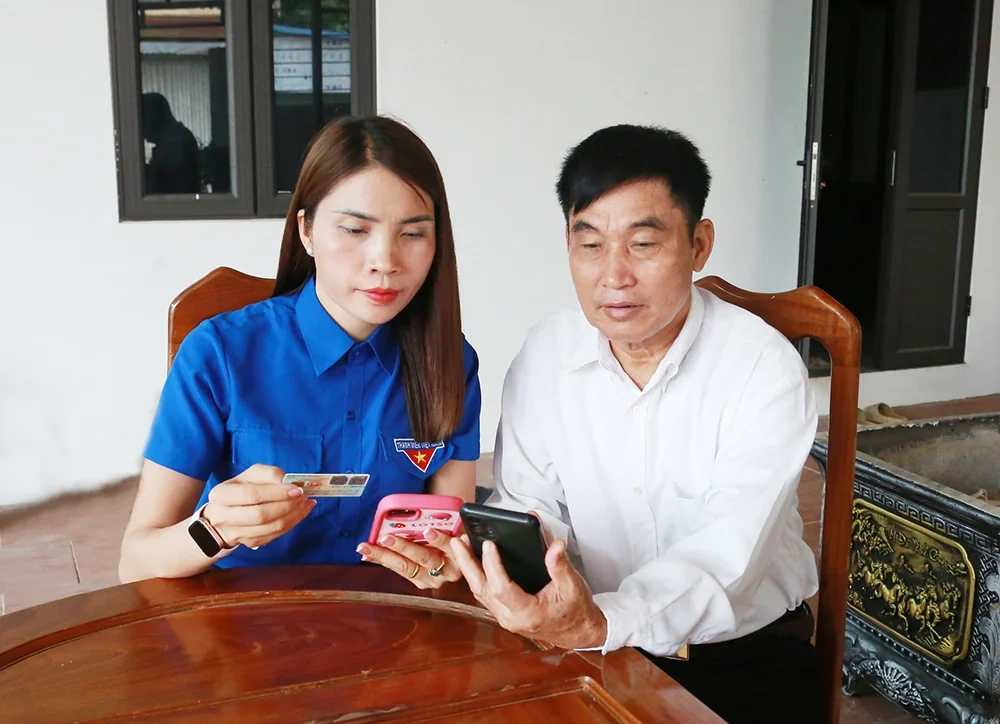 Chuyển đổi số đưa tiện ích đến gần người dân