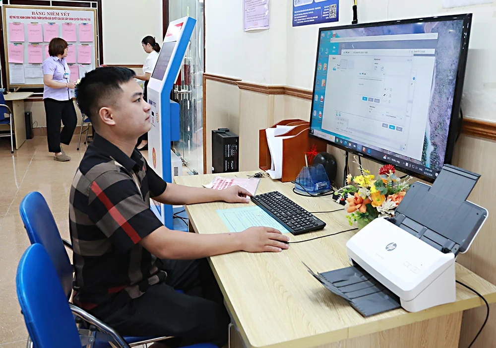 Chuyển đổi số đưa tiện ích đến gần người dân