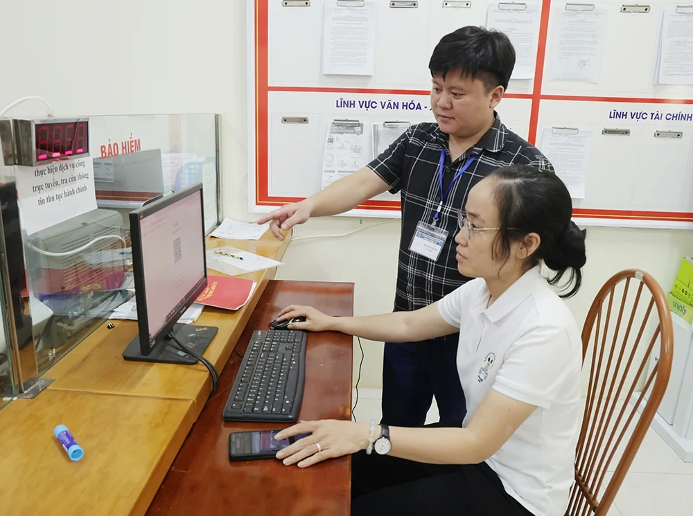 Chuyển đổi số đưa tiện ích đến gần người dân
