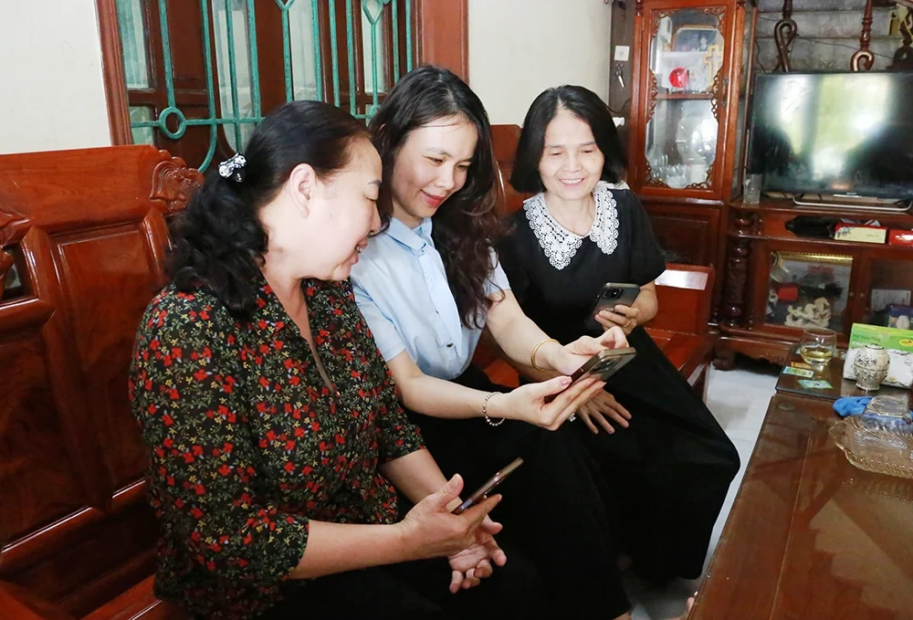Chuyển đổi số đưa tiện ích đến gần người dân