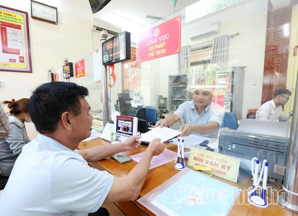 Để chuyển đổi số đến gần hơn với người dân