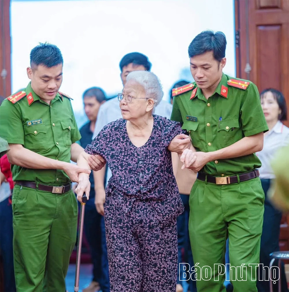 Để chuyển đổi số đến gần hơn với người dân