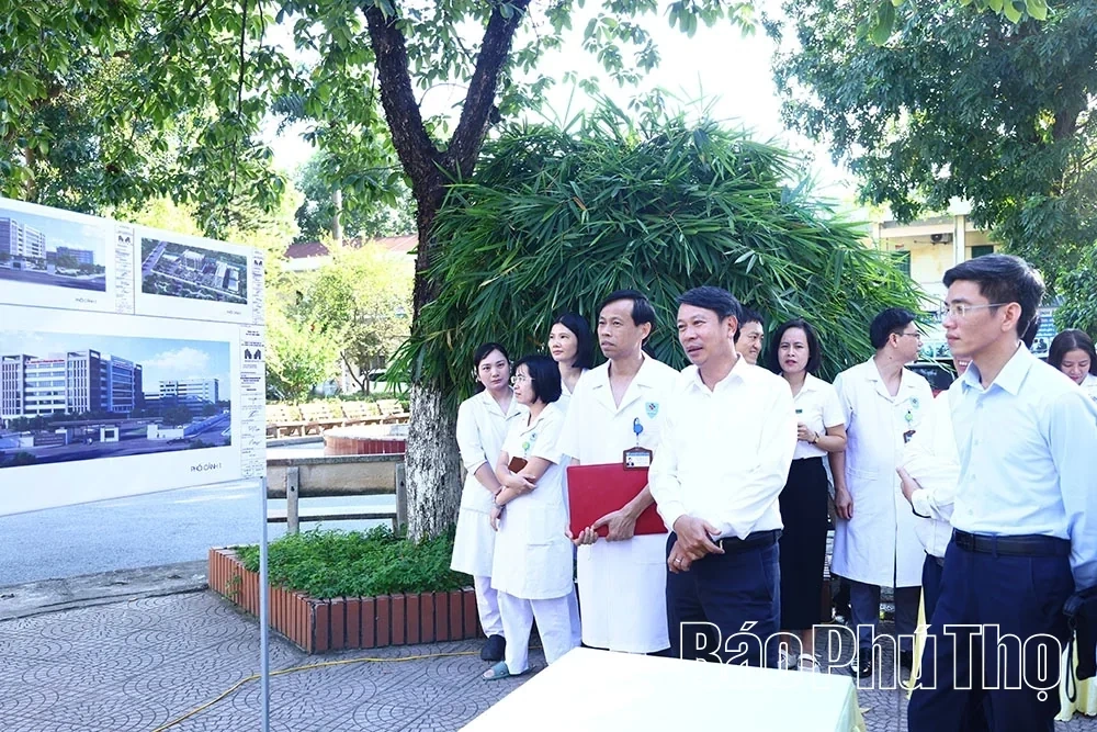 Focusing on Finalizing Investment Procedures for Healthcare Projects in the Vinh Phuc Area