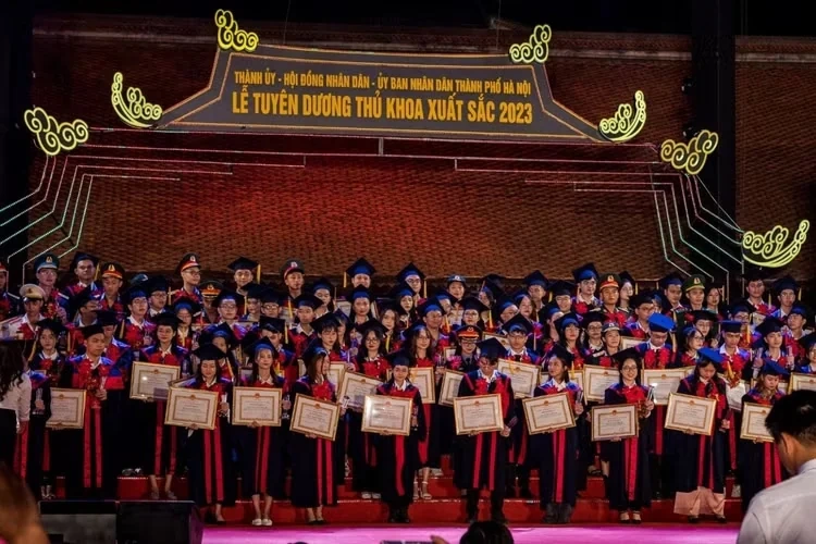 Cần tỉnh táo trước những “quan điểm khác” chủ trương của Đảng về trọng dụng nhân tài