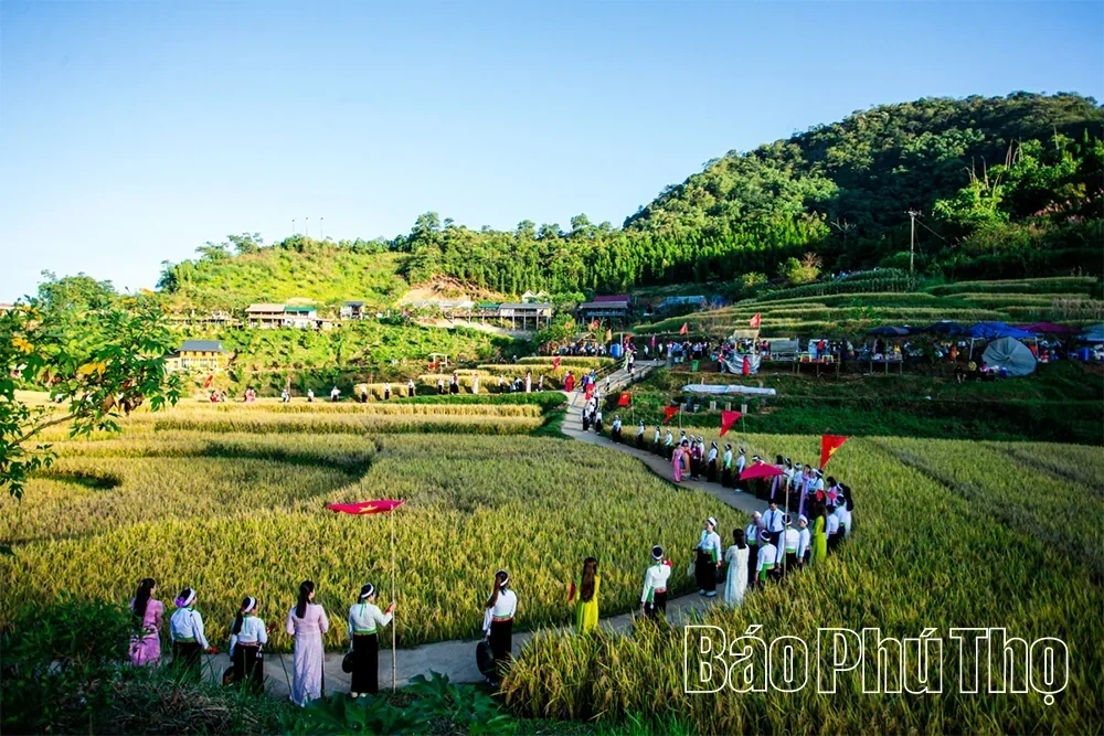 Mung Village in Cao Phong — Colors of Highland Tourism