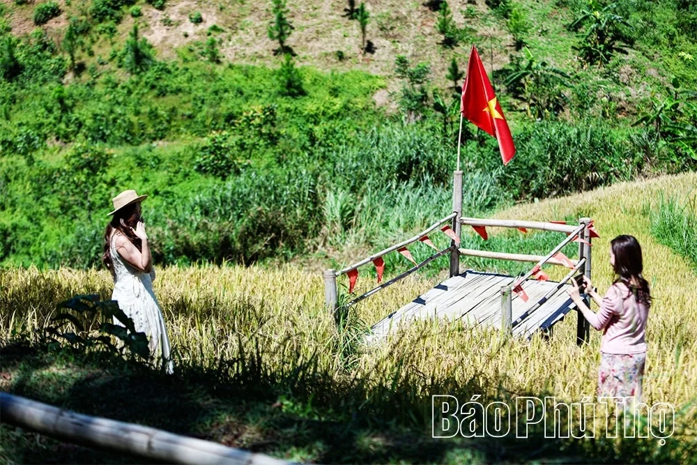 Mung Village in Cao Phong — Colors of Highland Tourism