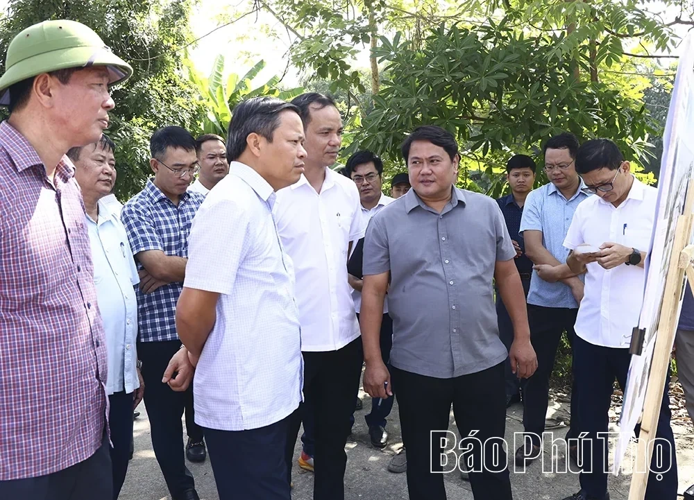 Inspecting Site Clearance Progress for the Lao Cai - Hanoi - Hai Phong Railway Project