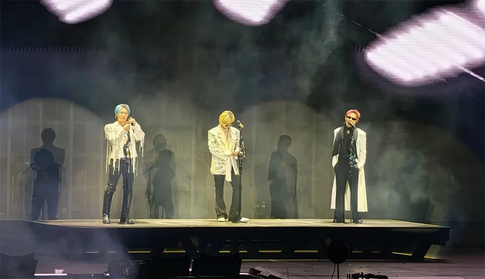 Big Bang làm “nổ tung” Mỹ Đình, G-Dragon đập đàn gây sốc
