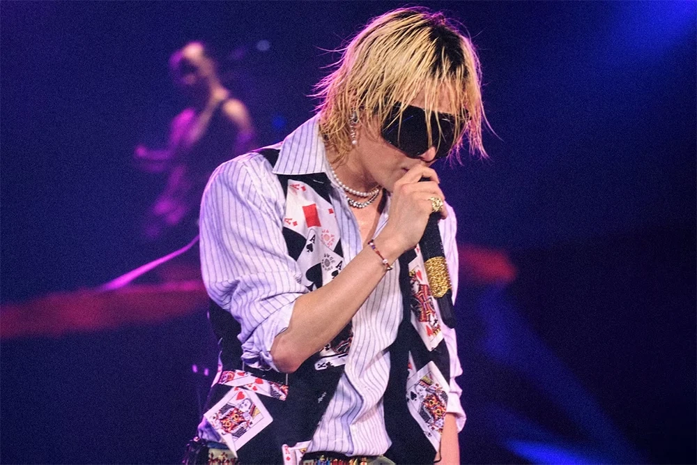 Big Bang làm “nổ tung” Mỹ Đình, G-Dragon đập đàn gây sốc
