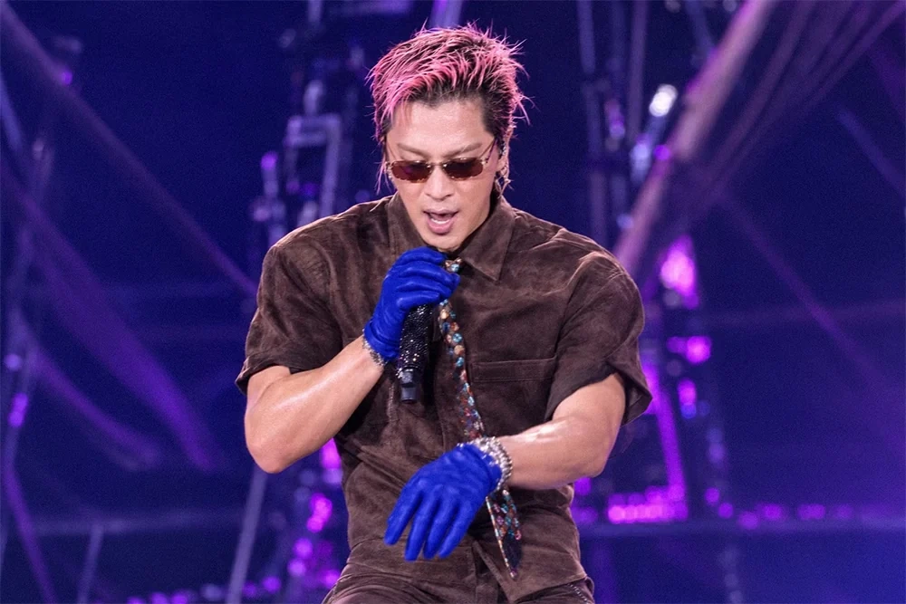 Big Bang làm “nổ tung” Mỹ Đình, G-Dragon đập đàn gây sốc