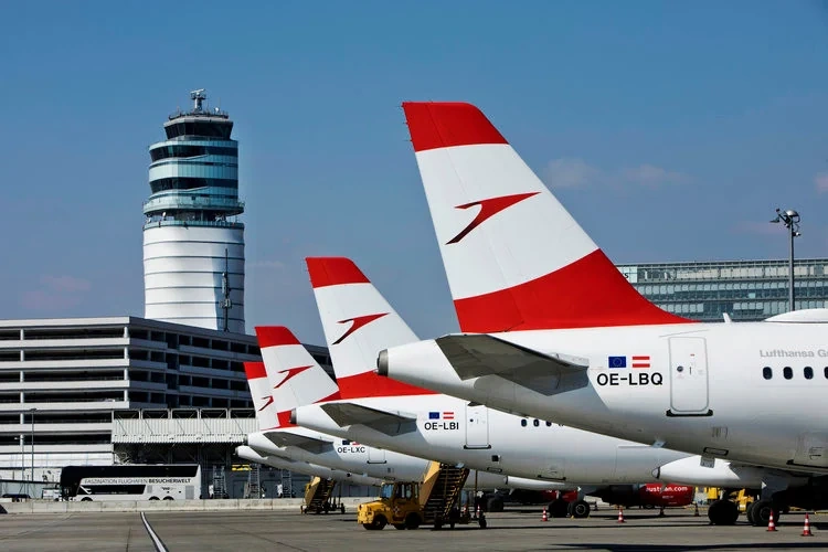 Máy bay đi Vienna hạ cánh khẩn cấp vì đe dọa đánh bom