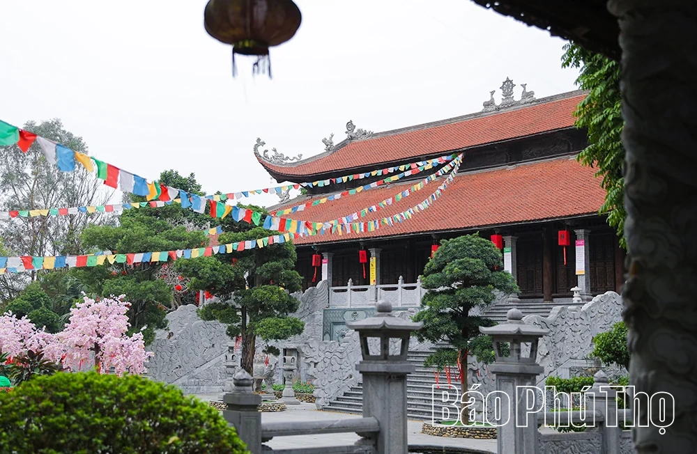 Sắc màu cổ tự nơi chùa Hà