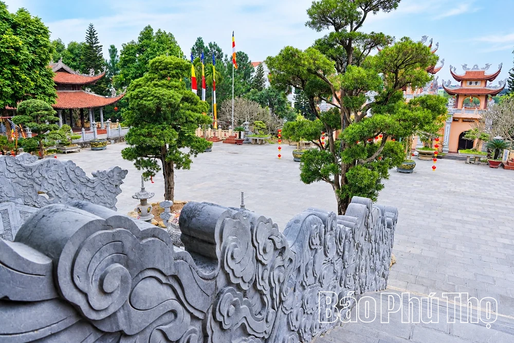 Sắc màu cổ tự nơi chùa Hà
