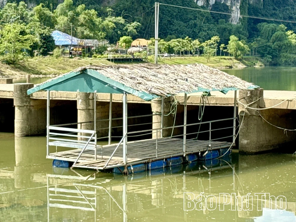 Siết chặt quản lý hoạt động bè, mảng trên sông Bôi