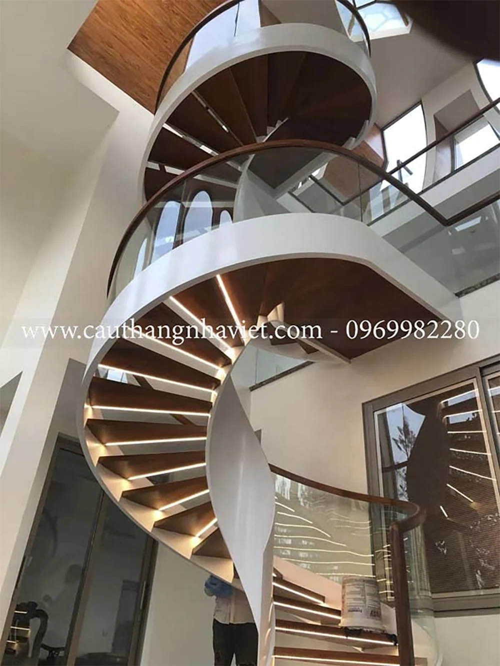 Cầu Thang Nhà Việt: Giải pháp thi công cầu thang xoắn ốc chất lượng giá xưởng