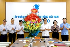 Phó Chủ tịch UBND tỉnh thăm, chúc mừng các doanh nghiệp