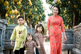 Ao dai showing off its colors to welcome Spring