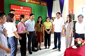 Đại biểu Quốc hội tiếp xúc cử tri trước kỳ họp thứ Năm