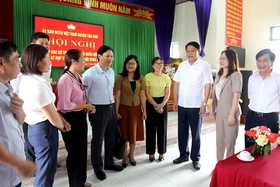 Đại biểu Quốc hội tiếp xúc cử tri trước kỳ họp thứ Năm