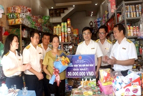 Trao 2 giải Nhất Chương trình “Hóa đơn may mắn” Quý I và Quý II năm 2023