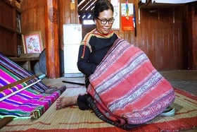 Nghệ nhân H’Blong Kul - “giữ lửa” nghề dệt truyền thống của đồng bào Ê-đê