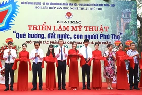 Triển lãm mỹ thuật “Quê hương, đất nước, con người Phú Thọ”