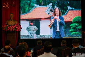 Báo Nhân Dân ra mắt MV Kenny G “Going Home” quảng bá du lịch Việt Nam