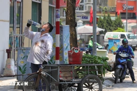 Thủ đô Hà Nội và các tỉnh Bắc Bộ nắng nóng gay gắt, nhiệt độ trên 39 độ C