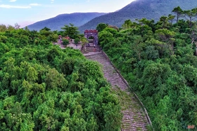 Non nước Kỳ Anh