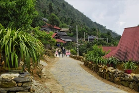 “Thần lửa” mang sức khỏe cho cộng đồng người Dao