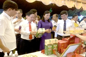 Phiên chợ quảng bá, xúc tiến thương mại, kết nối cung cầu sản phẩm OCOP và nông sản an toàn