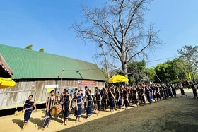 Vang mãi tiếng chiêng làng Châu