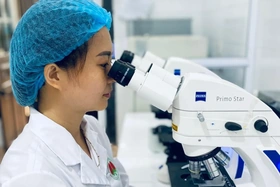 Điều trị da liễu không khỏi, người bệnh đi khám phát hiện mắc lao da